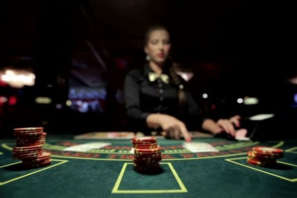 Guida alle Caratteristiche dei Migliori Siti Poker Online